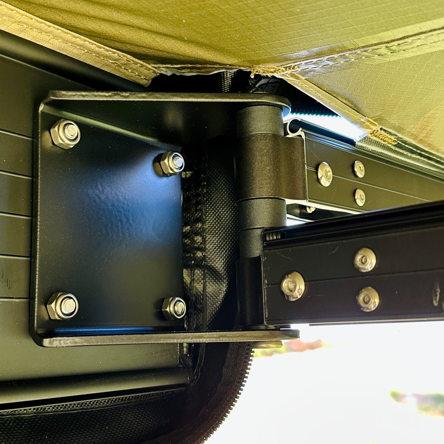 RMR 180 Degree Awning