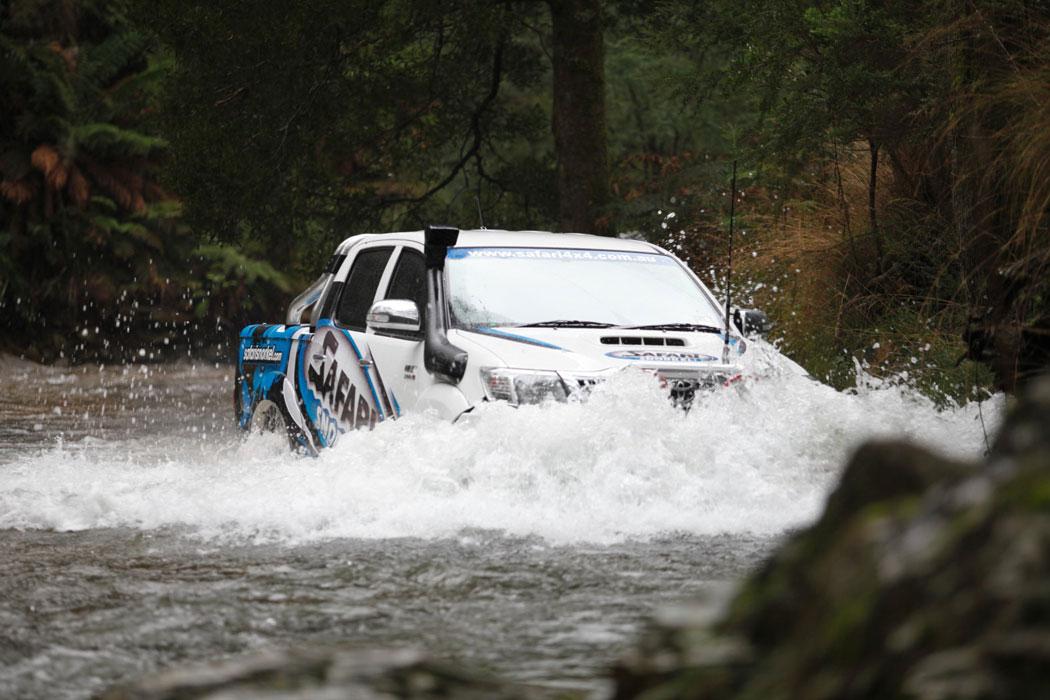 Toyota Hilux 2005 to 2015 Safari ARMAX Snorkel SS122HP